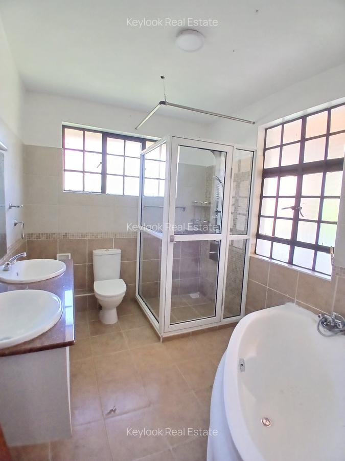 5 Bed Townhouse with En Suite at Lavington - 13
