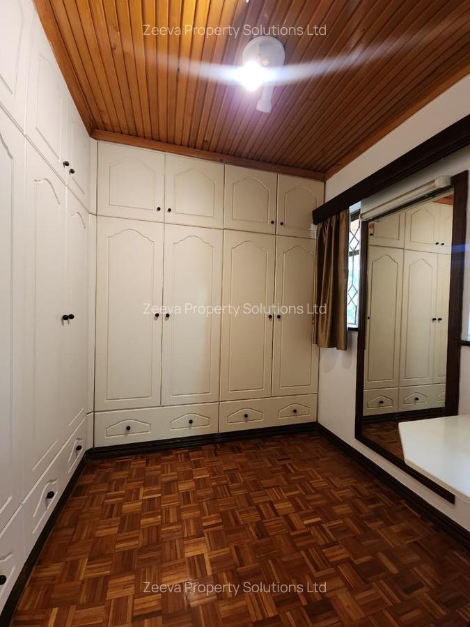 5 Bed House with En Suite in Runda - 11