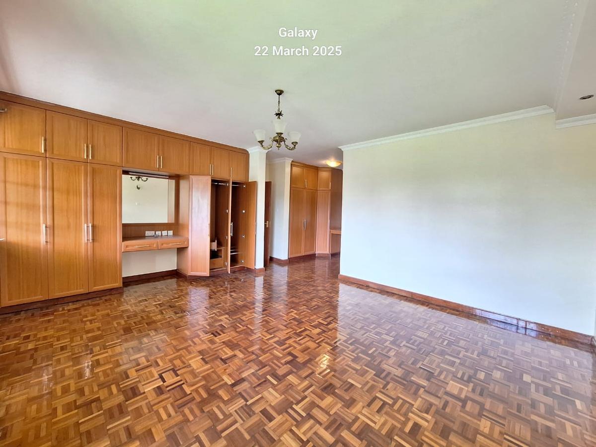 4 Bed Townhouse with En Suite at Lavington - 14