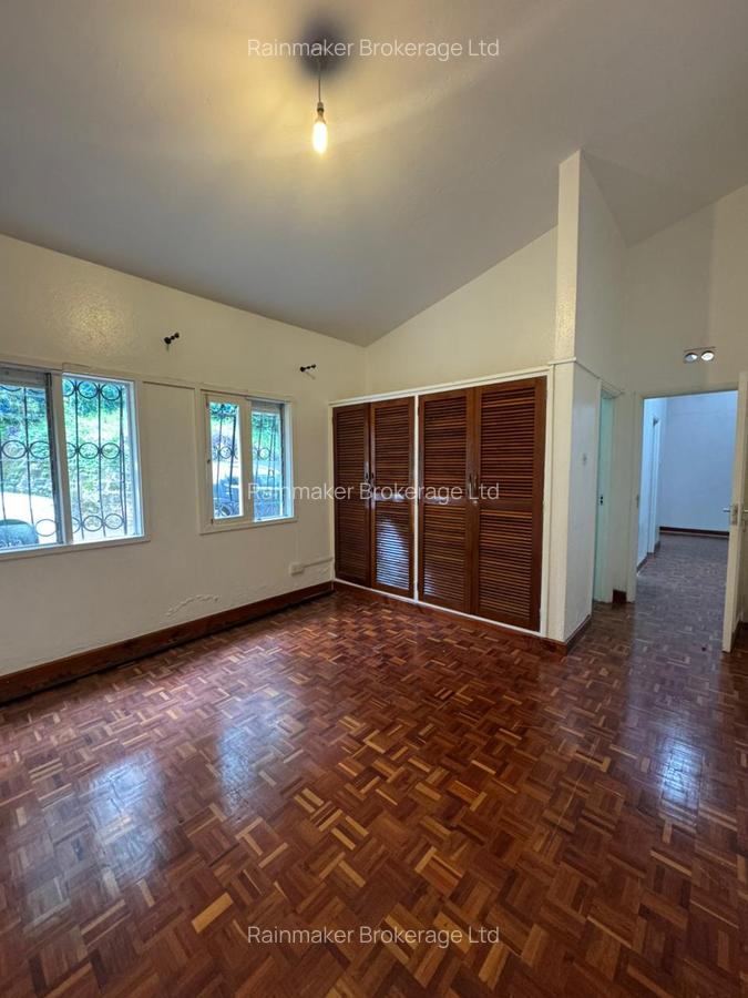 4 Bed Townhouse with En Suite in Hill View - 1