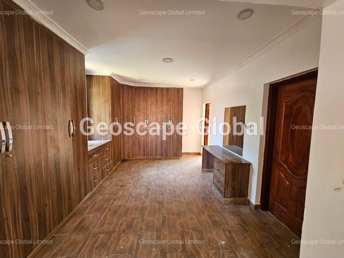 5 Bed Townhouse with En Suite in Kyuna - 7