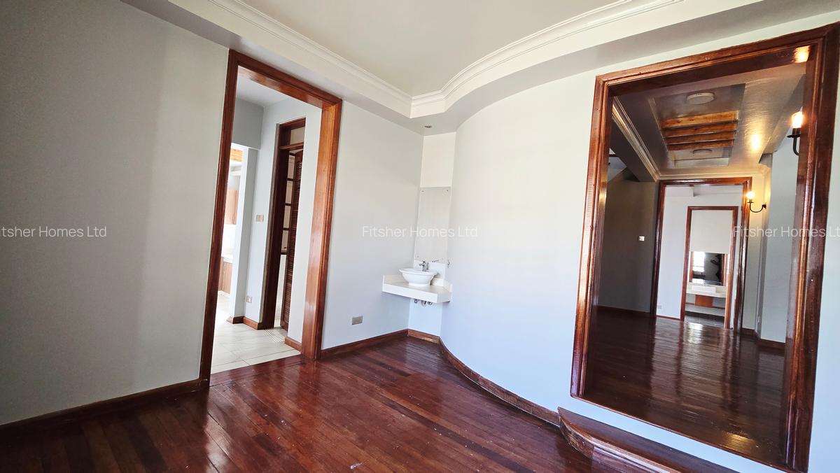 4 Bed House with En Suite in Runda - 17