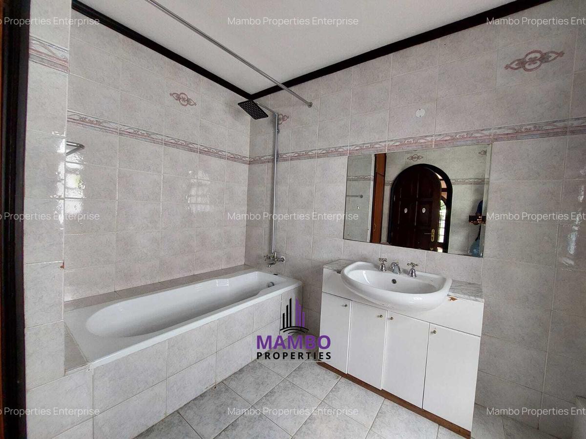 4 Bed Townhouse with En Suite at Riverside Dr - 15