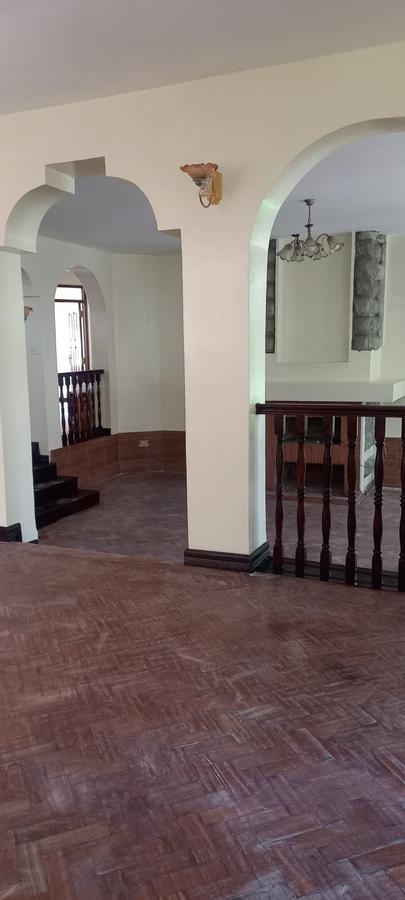 5 Bed Townhouse with En Suite in Lavington - 2