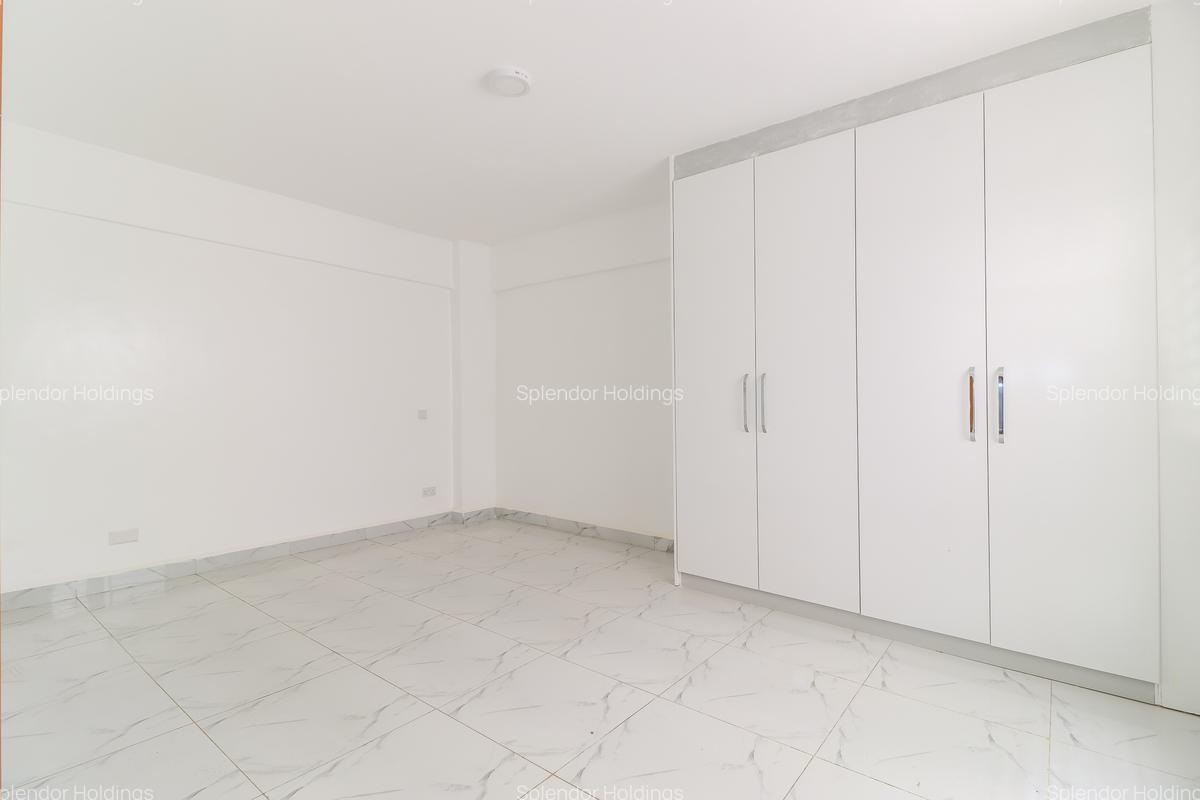 4 Bed Apartment with En Suite in Parklands - 11