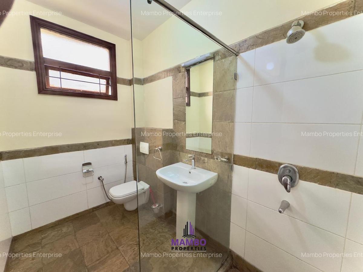 4 Bed Apartment with En Suite at Riverside Drive - 12