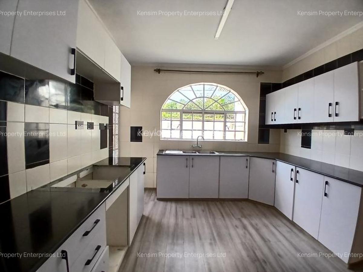 5 Bed Townhouse with En Suite in Lavington - 4
