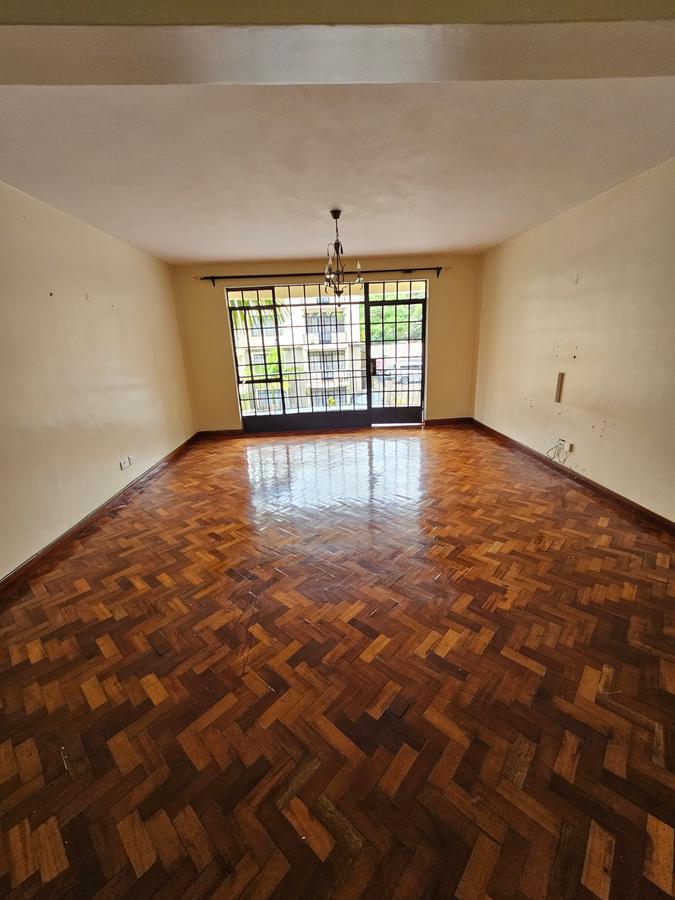 3 Bed Apartment with En Suite at Lavington - 4