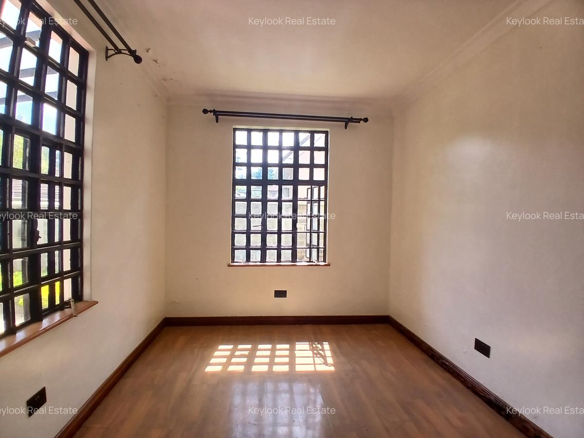 4 Bed House with En Suite at Lavington Green - 7