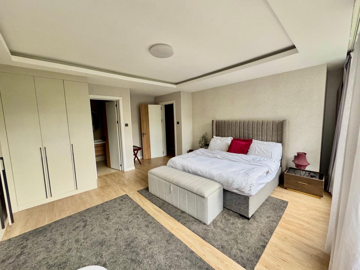 Furnished 2 Bed Apartment with En Suite in Brookside - 15