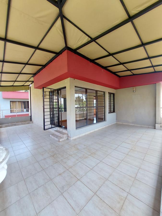 5 Bed Townhouse with En Suite in Lavington - 3