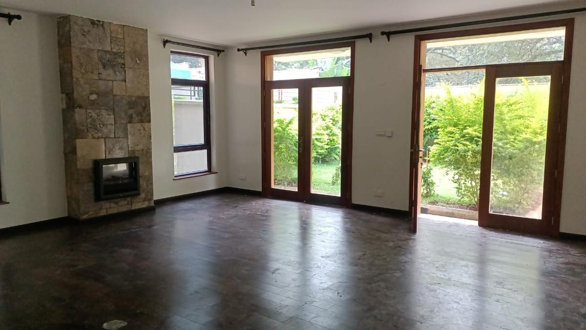 5 Bed Townhouse with En Suite in Lavington - 16