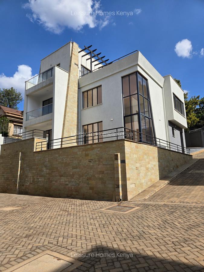 5 Bed Villa with En Suite at Apple Cross - 2