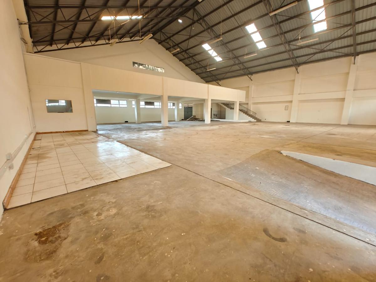 8,700 ft² Warehouse with Parking in Ruaraka - 2