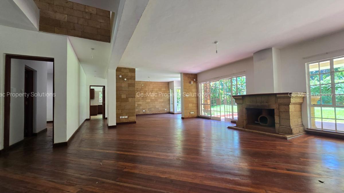 5 Bed House with En Suite at Lone Tree - 4