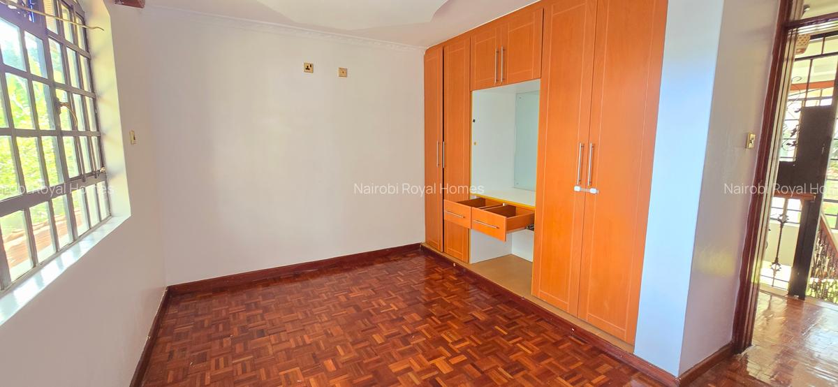 4 Bed Townhouse with En Suite at Lavington Convent Drive - 18