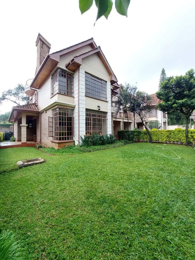 5 Bed Townhouse with En Suite at Lavington - 1