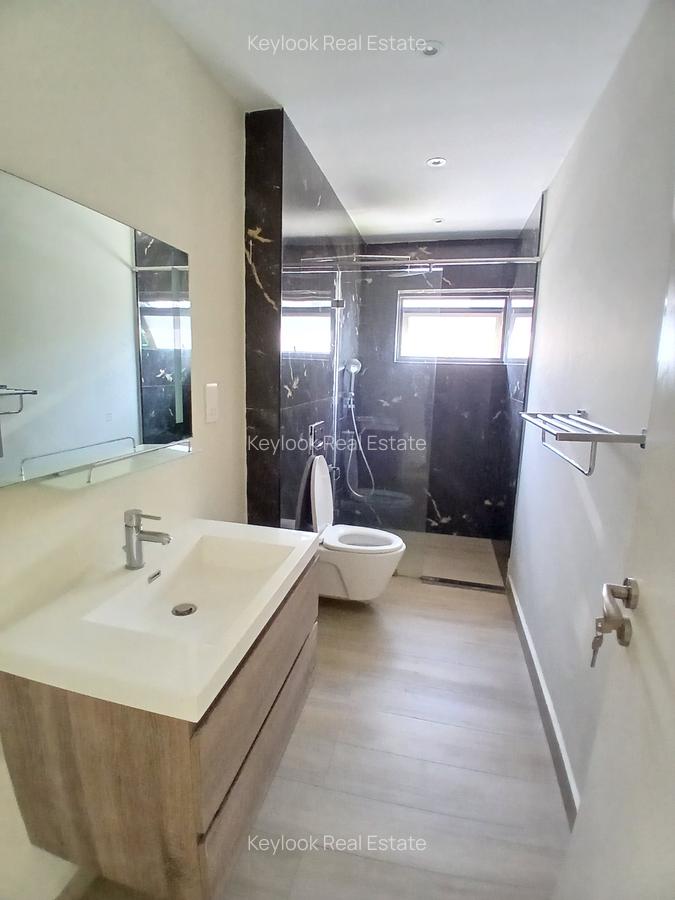 2 Bed Apartment with En Suite at Riverside Drive Gardens - 17