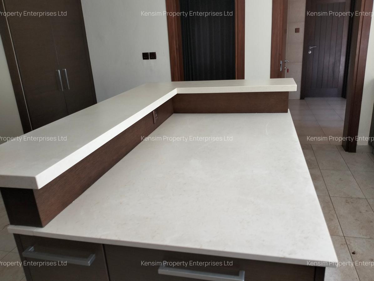 5 Bed Townhouse with En Suite in Lavington - 3