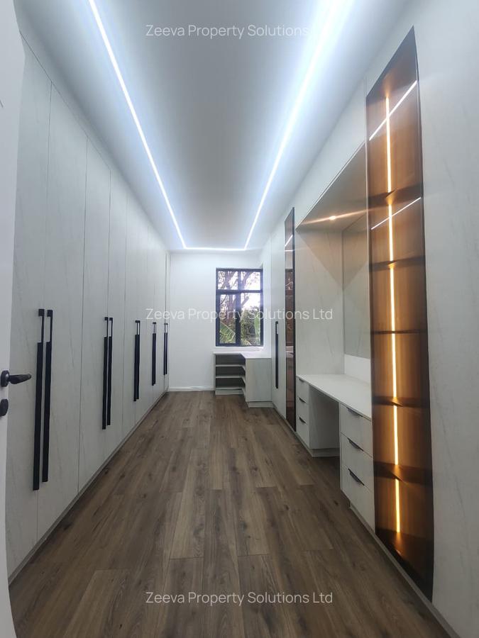 5 Bed House with En Suite in Lavington - 15