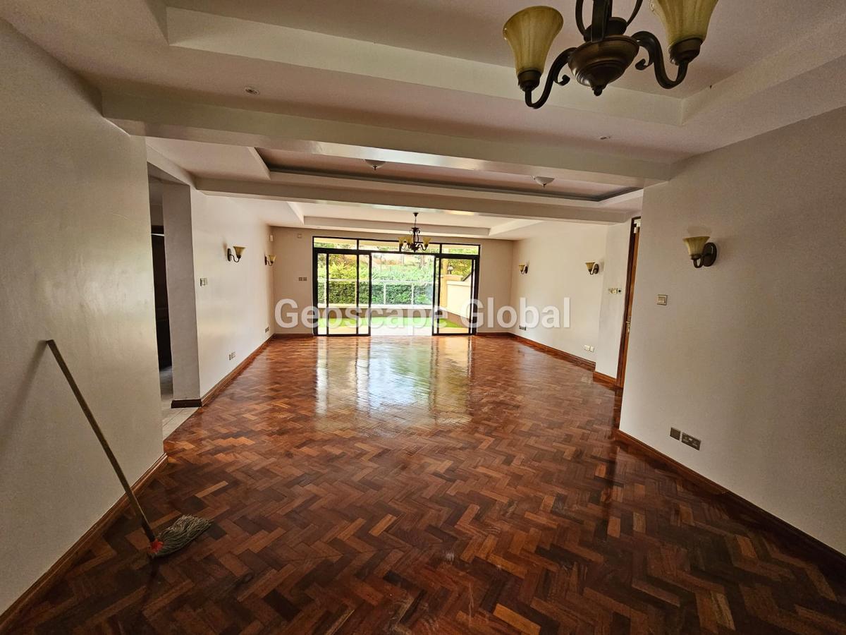 4 Bed Apartment with En Suite in Riverside - 2