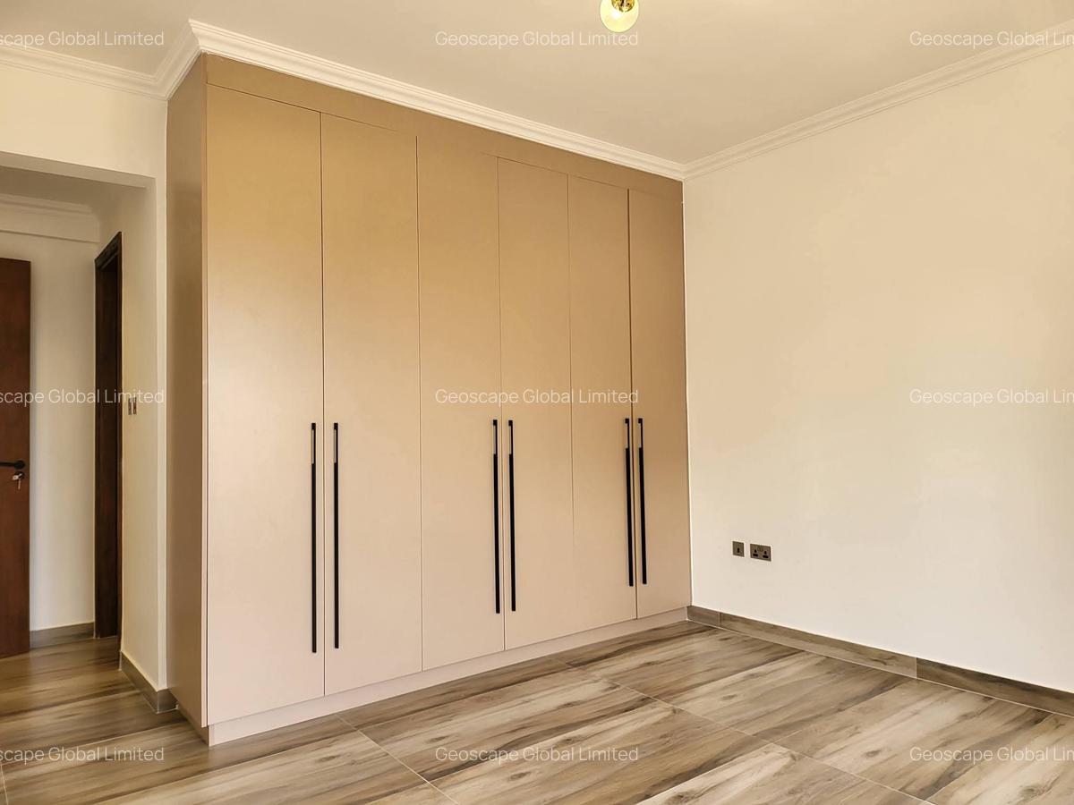 2 Bed Apartment with En Suite in Brookside - 5