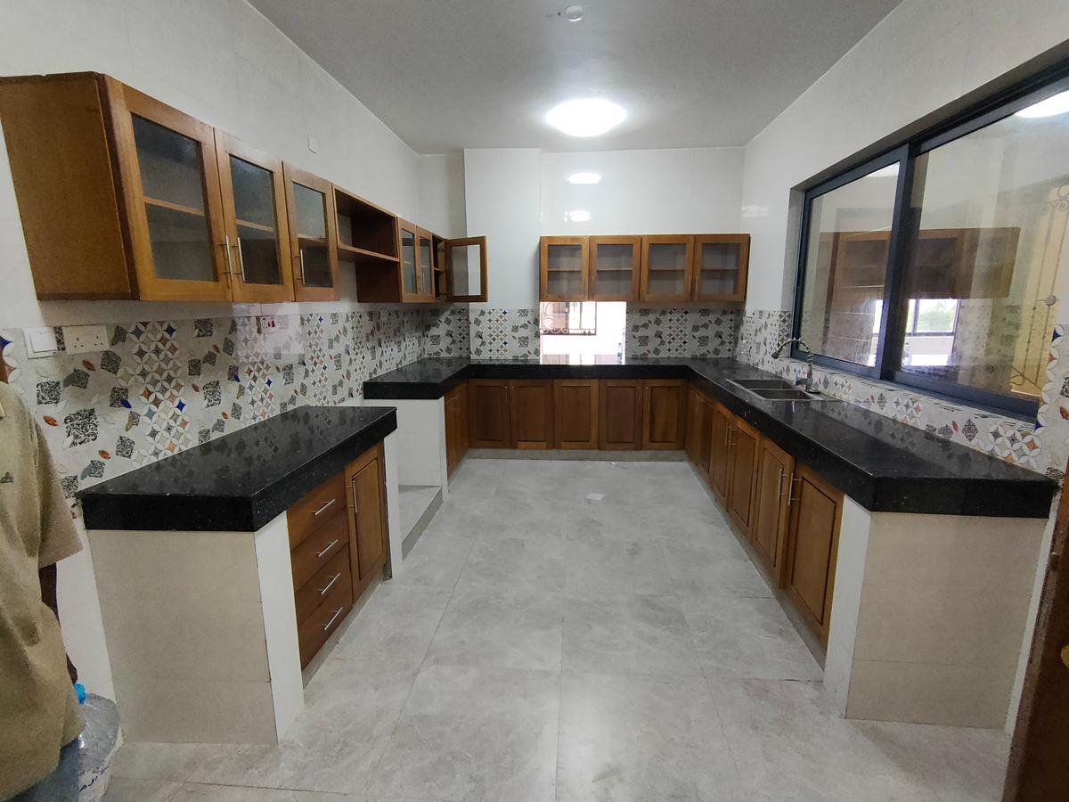 3 Bed Apartment with En Suite in Kizingo - 6