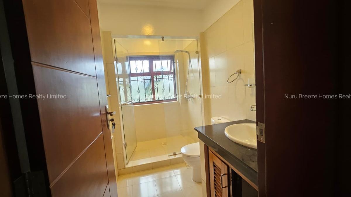 5 Bed House with En Suite in Runda - 18