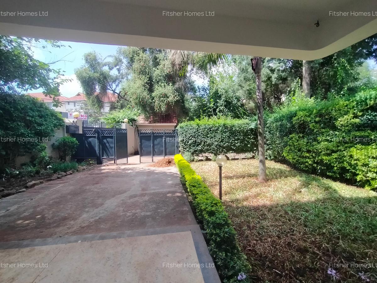 4 Bed House with En Suite in Lavington - 4