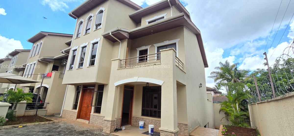 5 Bed Townhouse with En Suite at Lavington Green - 1