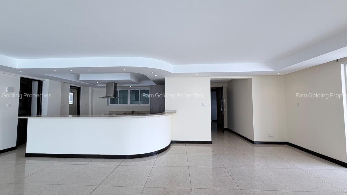 3 Bed Apartment with En Suite at Riverside Gardens - 17