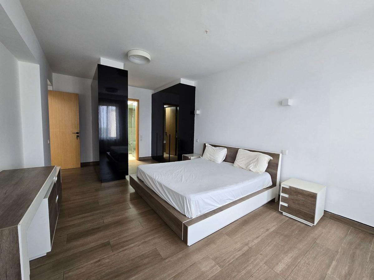 Furnished 4 Bed Apartment with En Suite at Dennis Pritt - 10