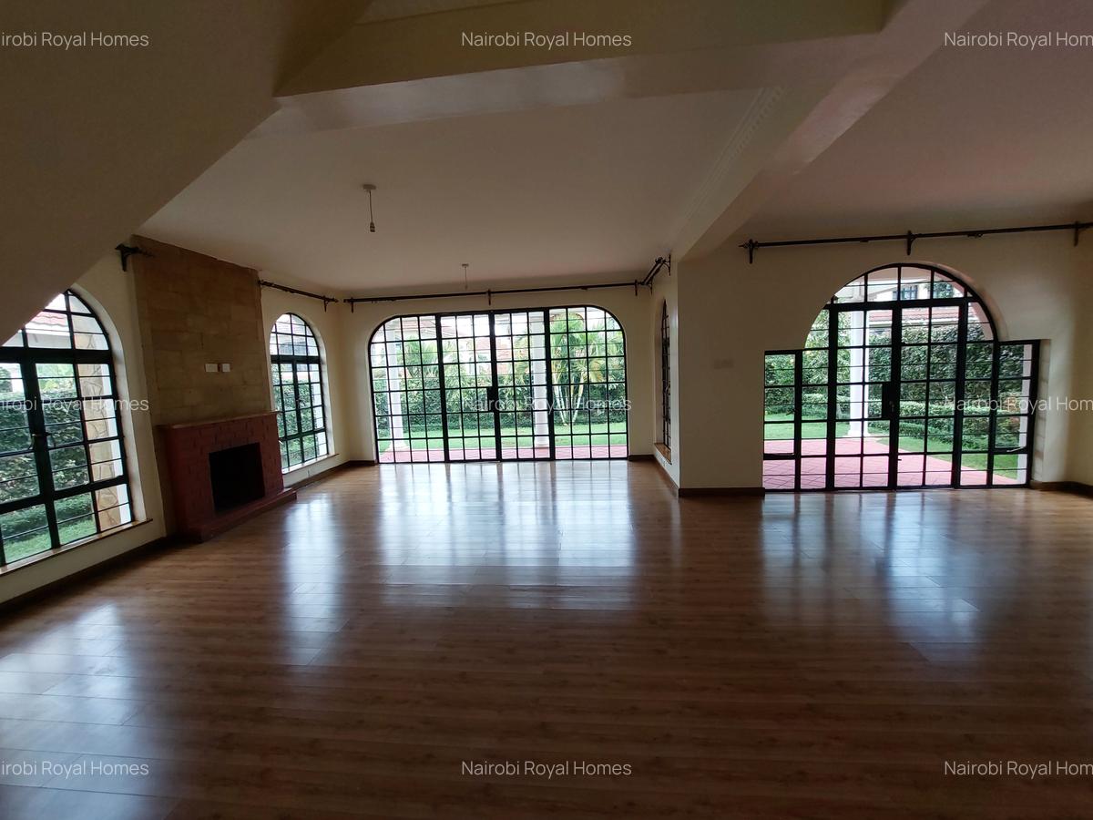 4 Bed House with En Suite at Meadows - 10