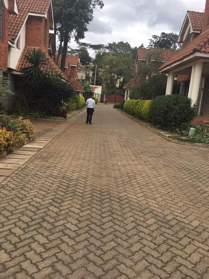 4 Bed Townhouse with En Suite in Lavington - 18