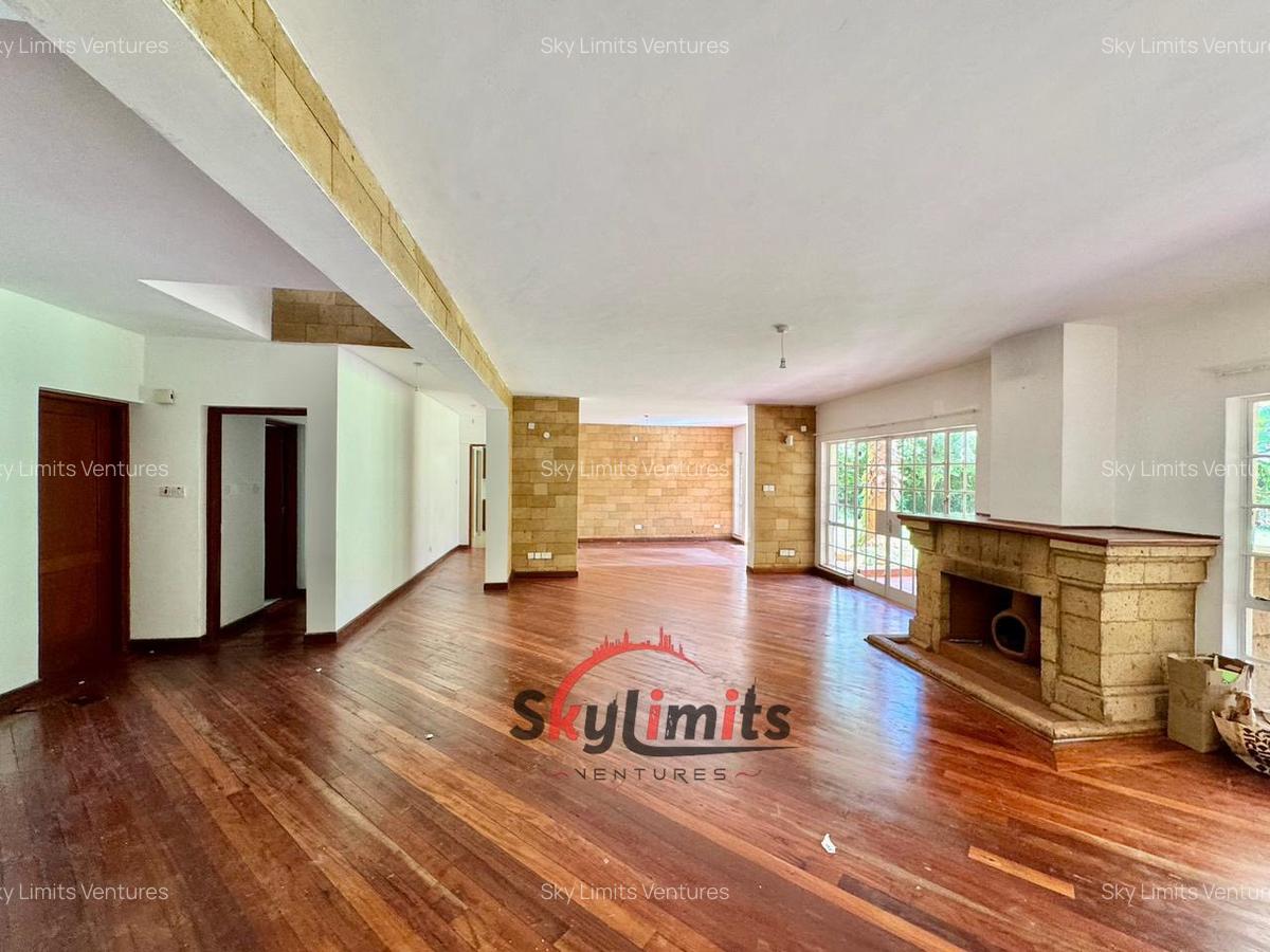 5 Bed Townhouse with En Suite in Rosslyn - 3