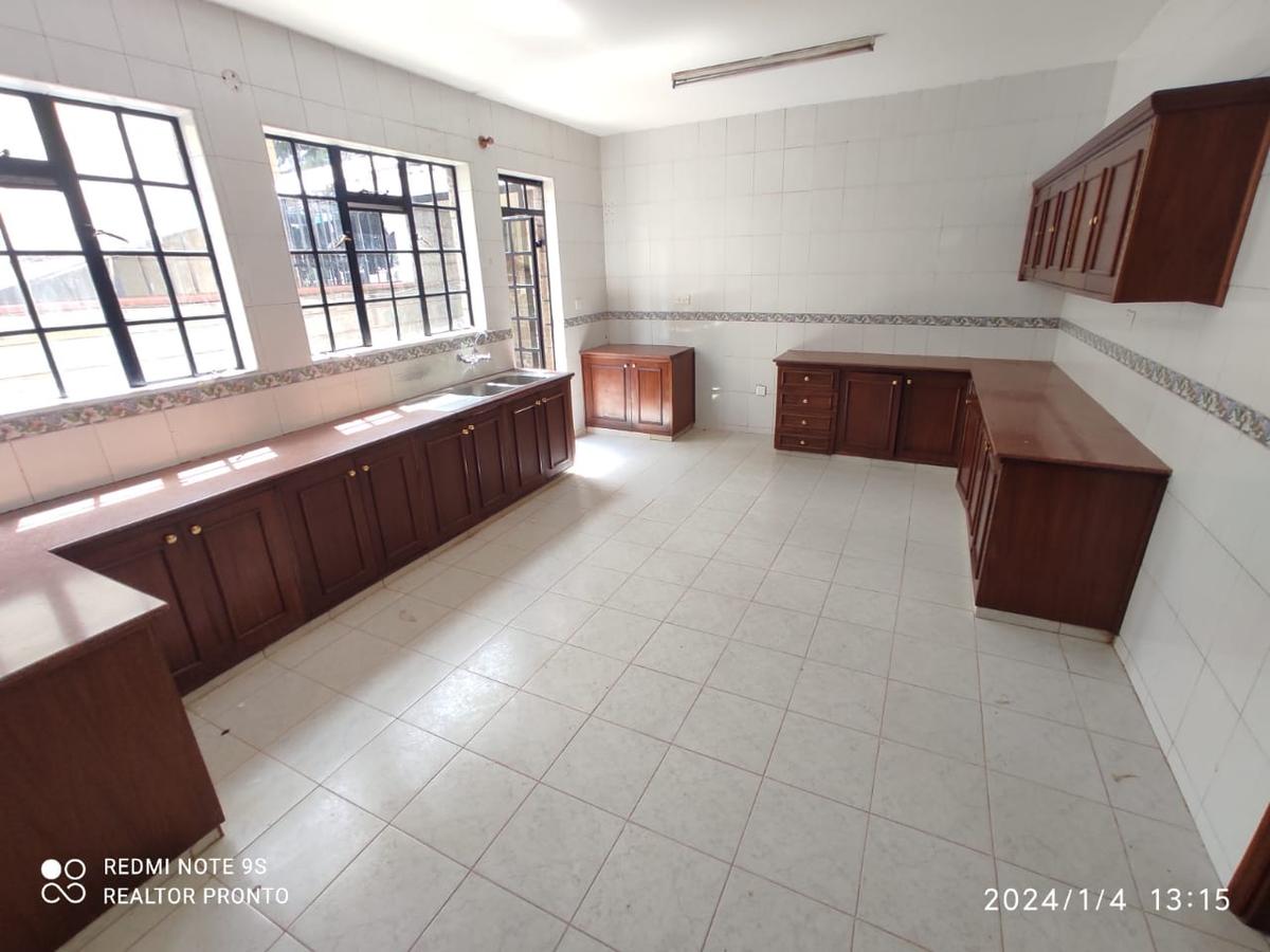 4 Bed Townhouse with En Suite in Lavington - 4