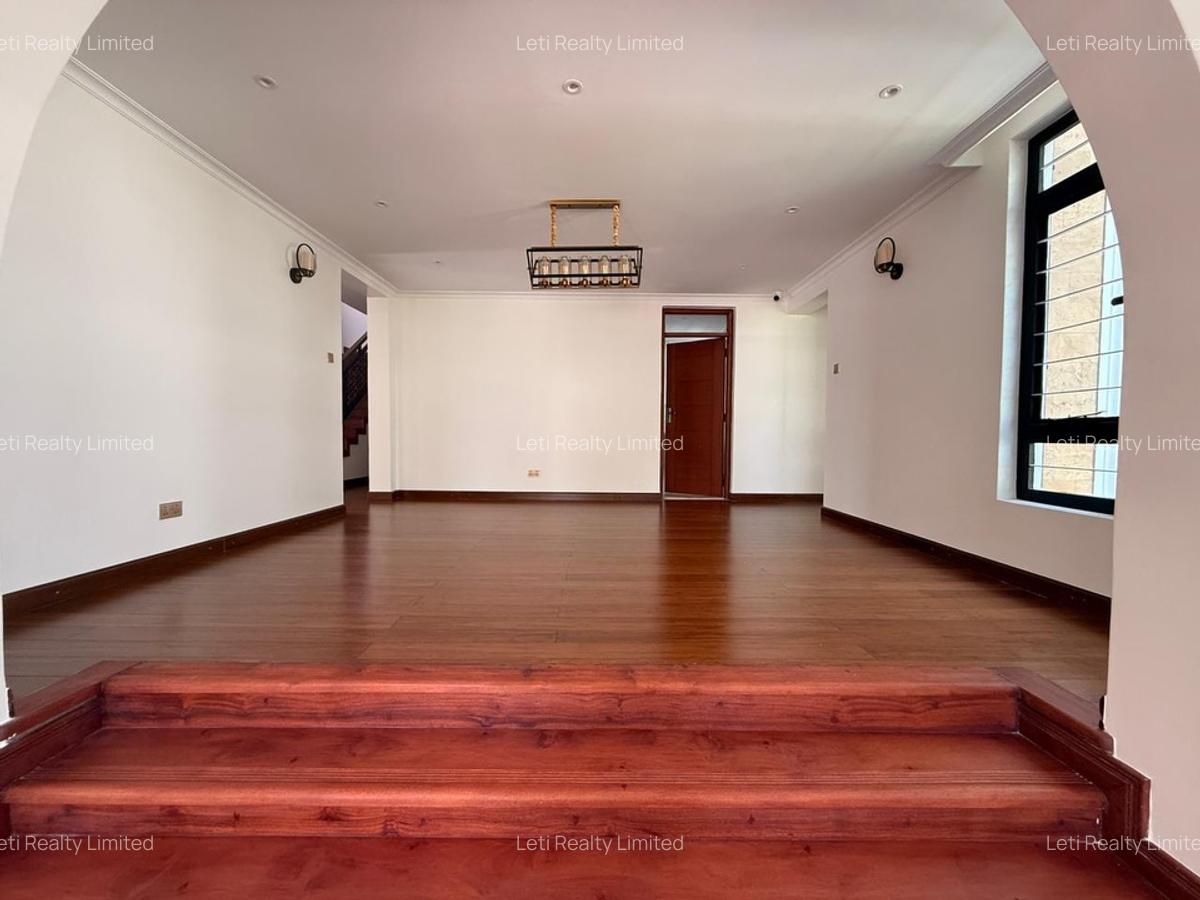 6 Bed House with En Suite in Runda - 11