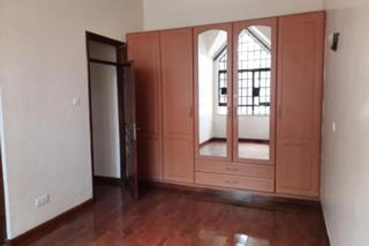 5 Bed Townhouse with En Suite at Lavington Green - 19