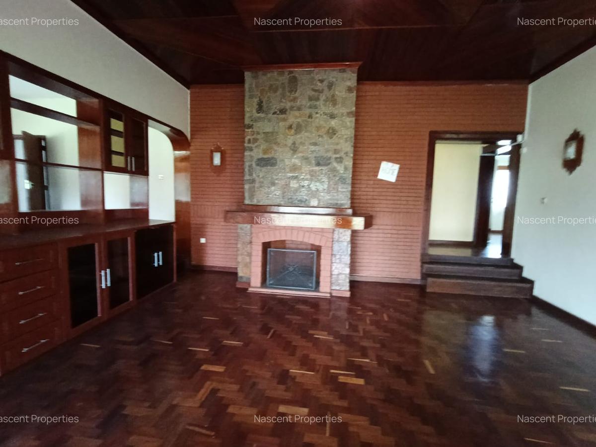 5 Bed House with En Suite in Rosslyn - 9