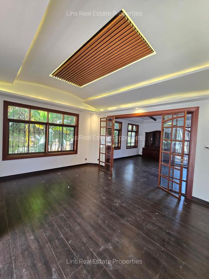 4 Bed Townhouse with En Suite in Kyuna - 14