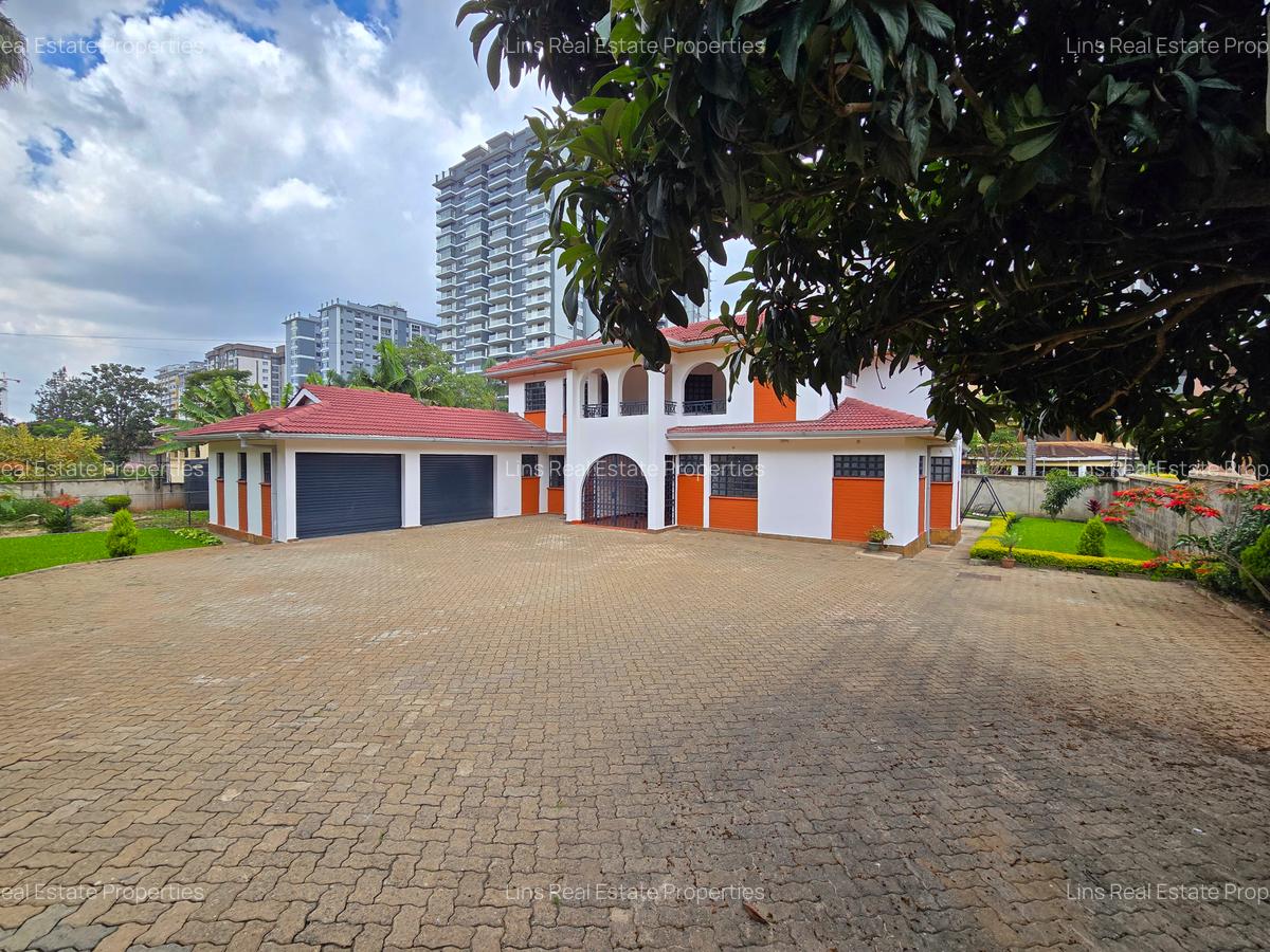 4 Bed House with En Suite in Lavington - 1