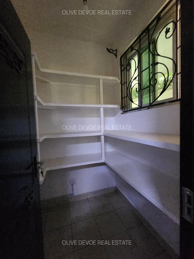 5 Bed Townhouse with En Suite in Lavington - 11