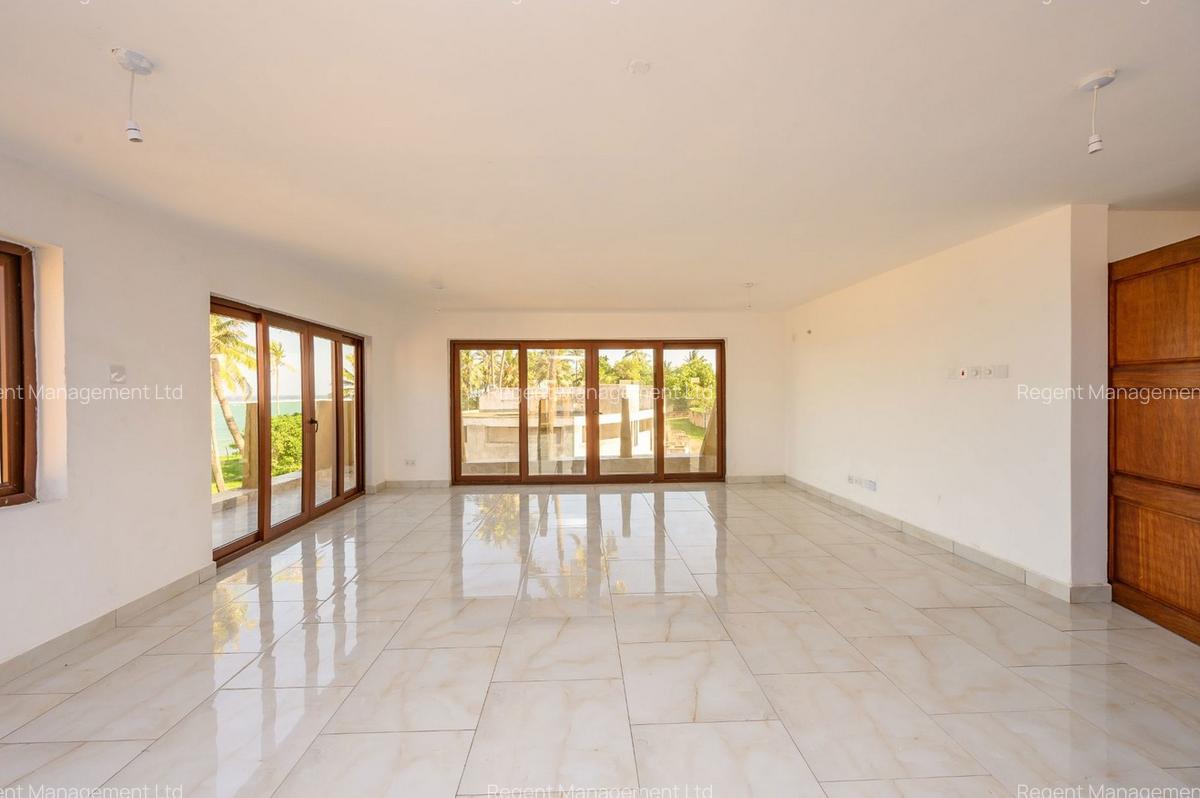 1 Bed Apartment with En Suite at Sandy Shores - 5