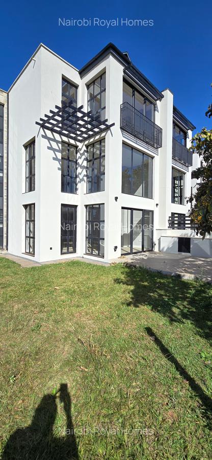 5 Bed Townhouse with En Suite at Palm Valley - 2