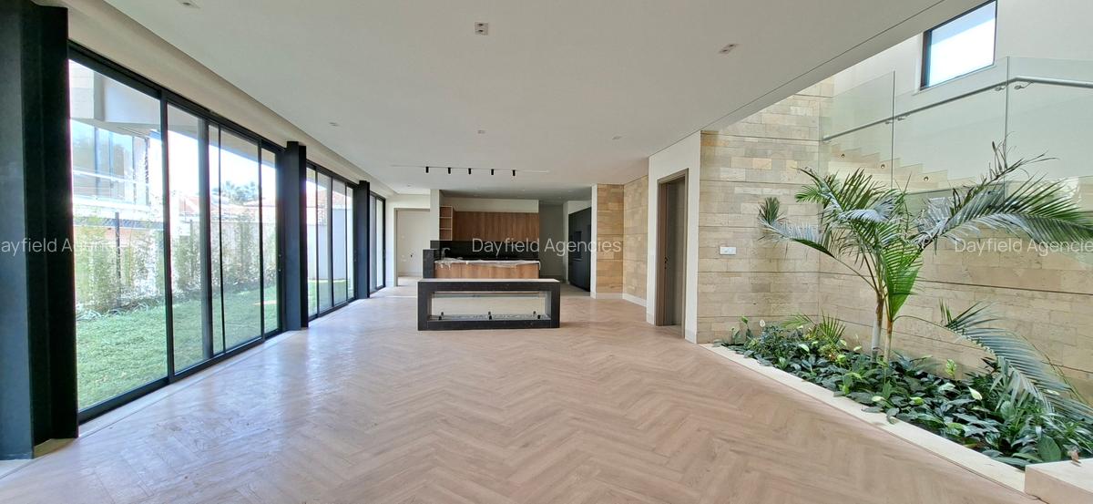 5 Bed House with En Suite at Off Grevillea Grove - 2