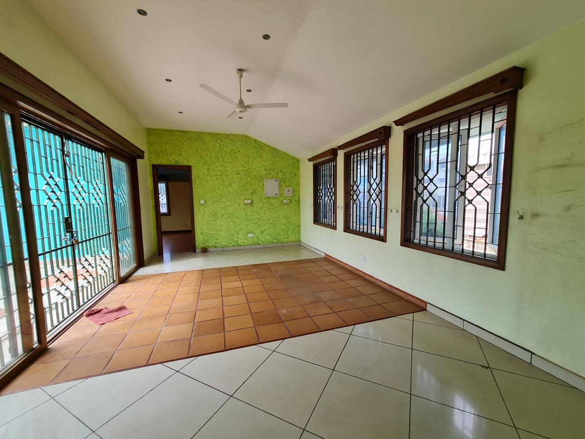 6 Bed House with En Suite in Kizingo - 10