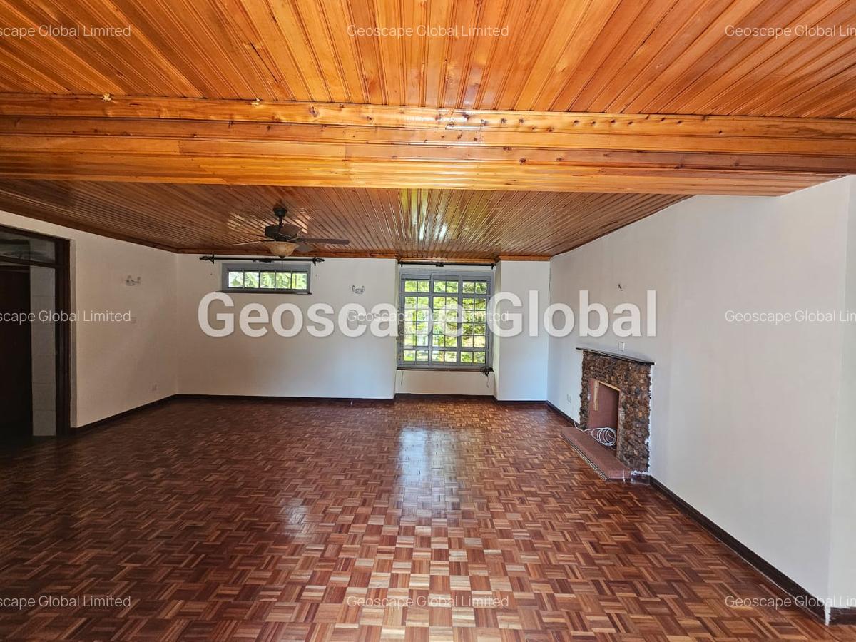 5 Bed House with En Suite in Runda - 11