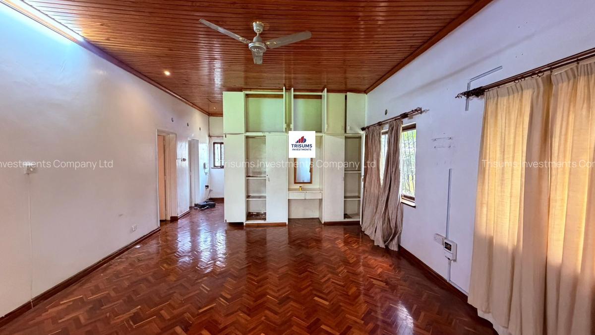 4 Bed House with En Suite in Spring Valley - 11