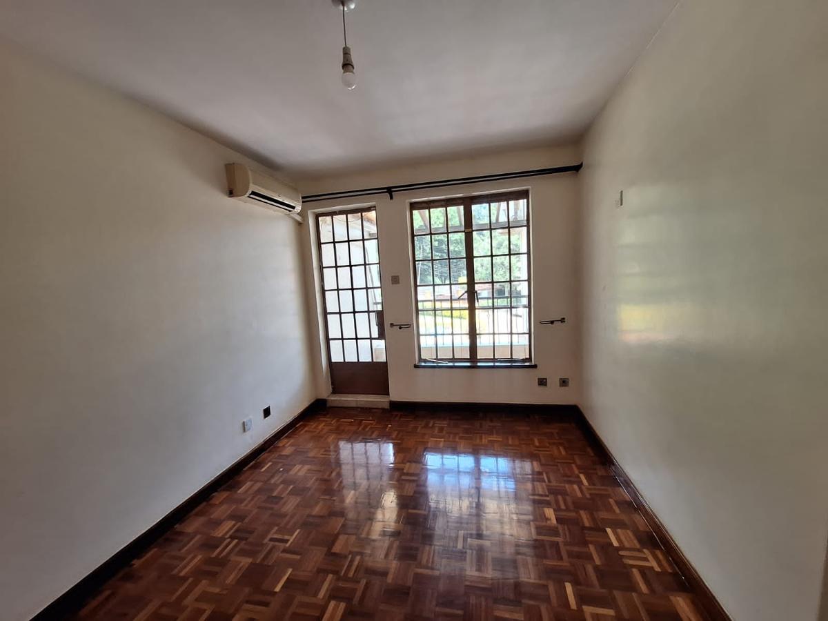 5 Bed Townhouse with En Suite in Lavington - 13