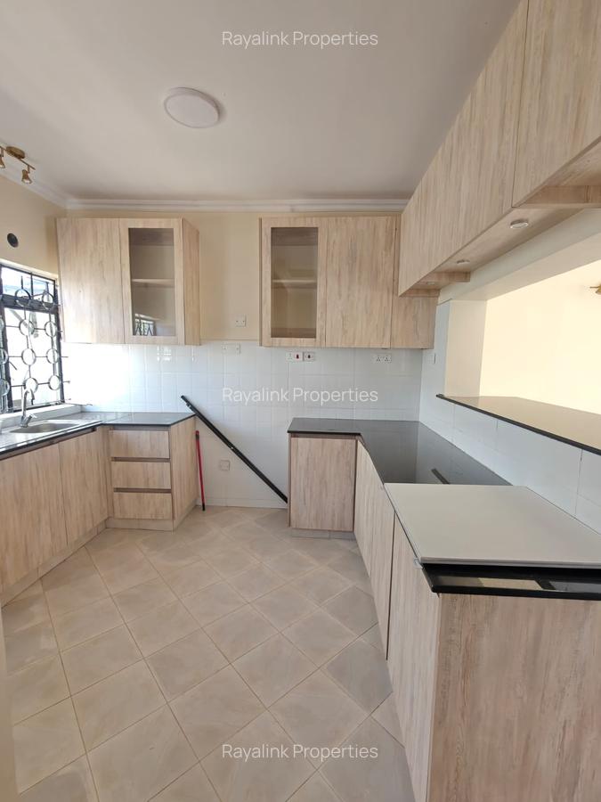 3 Bed Townhouse with En Suite at Kerarapon Road - 3